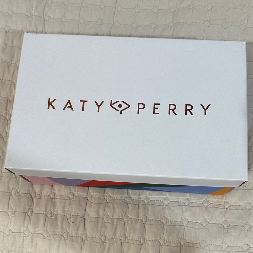 Katy Perry Sissy Carnival Silver Heel - Picture 2 of 5